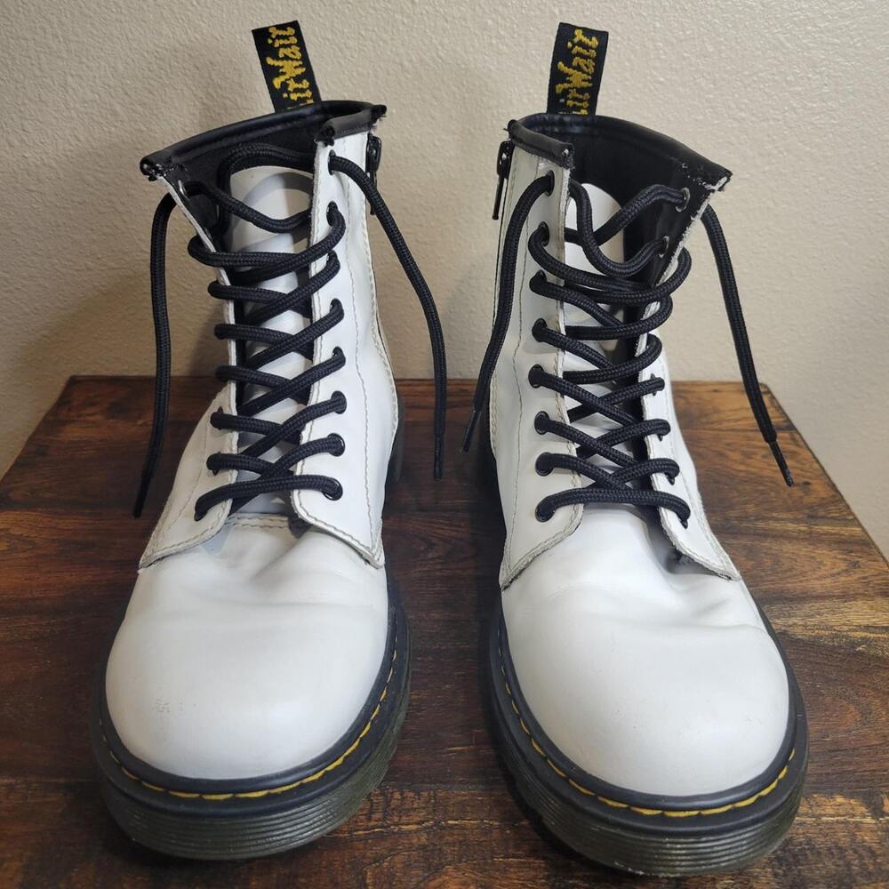 White Dr. Martens 1460 Kids Boots – Size 4 – Classic Leather Combat Style